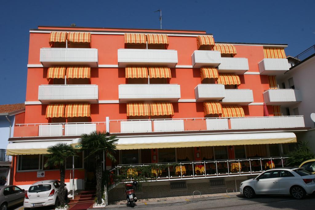 Hotel Paron Bibione Bagian luar foto